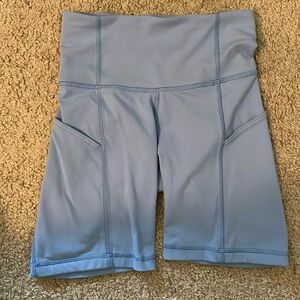 Aritzia TnAction XS 7” bike shorts with pockets